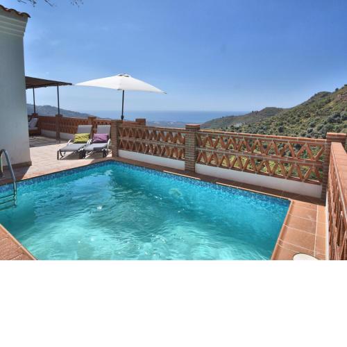 Cozy holiday home with beautiful terrace, panoramic views, WiFi and private pool