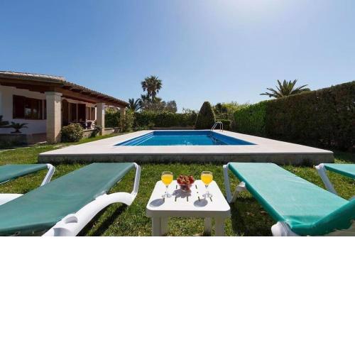 Cozy house for 4 people in a quiet rural area Special Price Car Hire for our guests