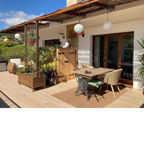 Cozy place, big roof terrace & spectacular views.