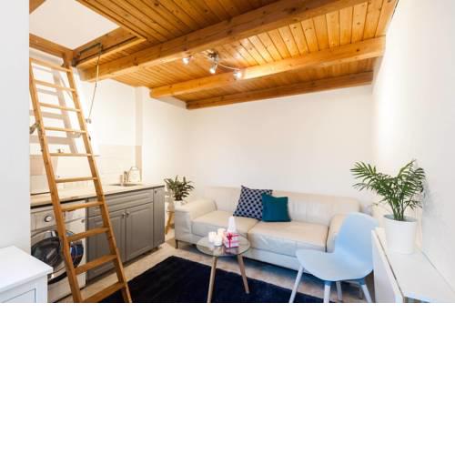 Cozy private apartment in the city center