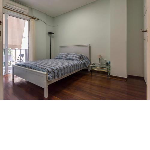 Cozy & Quiet Central Apartment