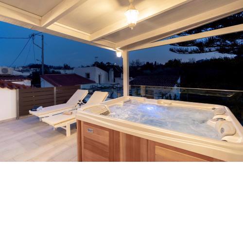 Cozy Secret Home with Jetted Tub