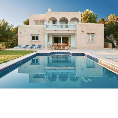 Cozy Villa in Sant Josep de sa Talaia with Private Pool