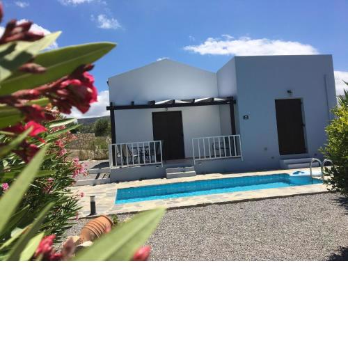 Cozy Villa with Pool and Parasol in Kirianna