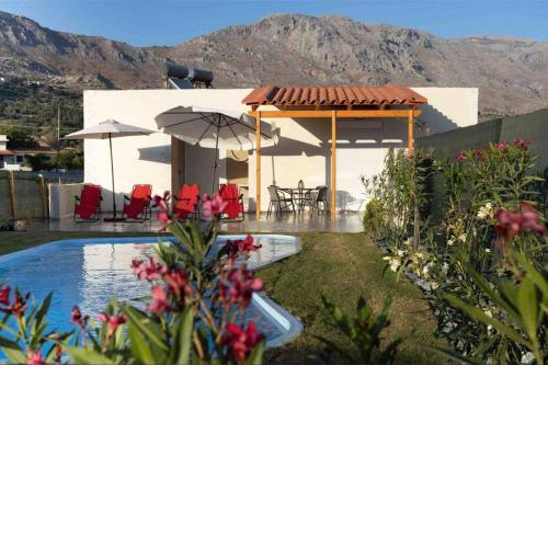 Cozy villa with private swimming pool
