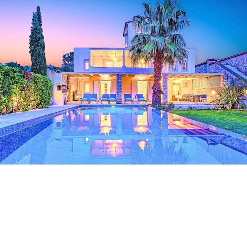 Cretan Mansion with Heated Swimming Pool