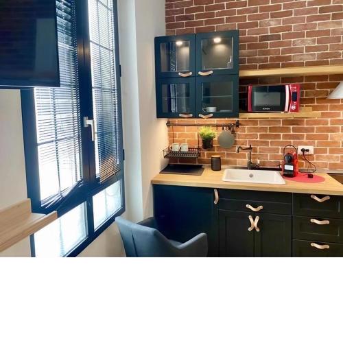 Cristel - Modern & Original Design Apt - Impossible to Get a Better Location