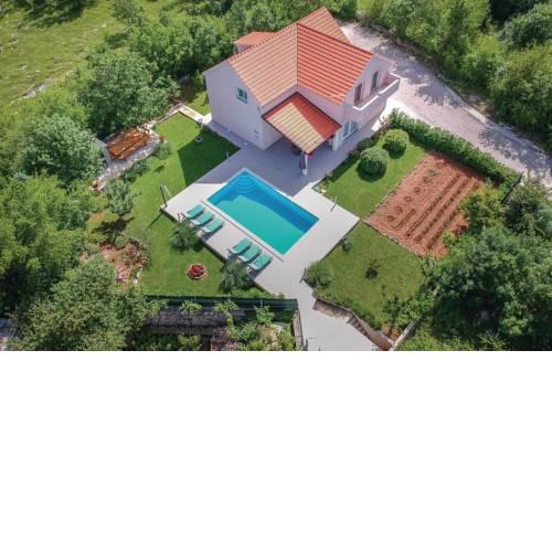 ctdg202/ Holiday house with a private pool