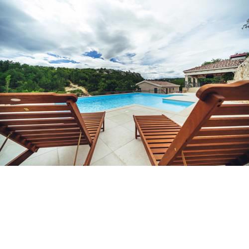 ctim241/ Modern furnished holiday home wih a private pool