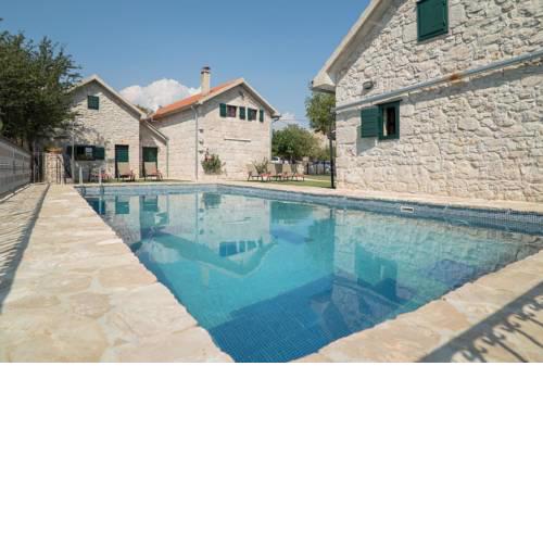 ctim304-Villa with Pool 7+1 Person and three renovated stone houses in Imotski-Makarska