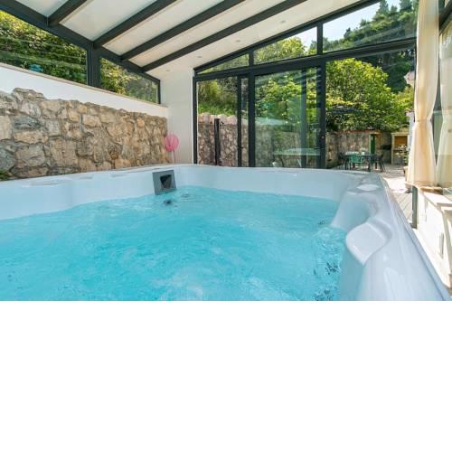 ctpo284- Stunning old-stone house with whirlpool