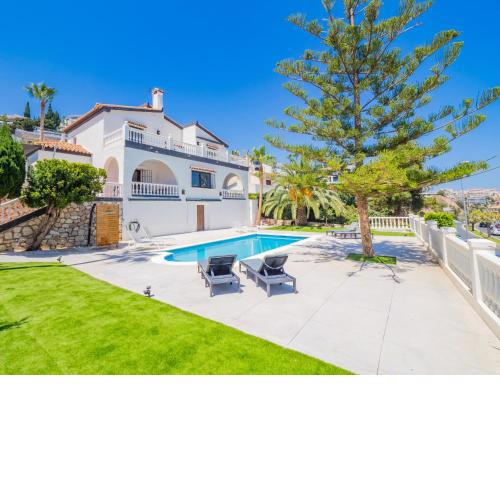 Cubo's Beach Front Villa Benalmadena