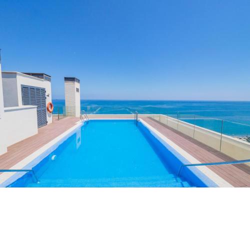 Cubo's Sea View Pacifico Street & Free Parking