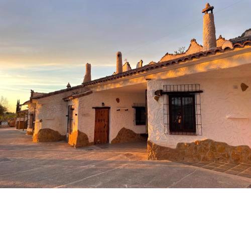 Cuevas El Atochal Orígenes