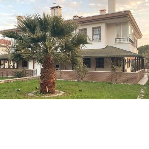 Cunda Merkezde Geniş Villa