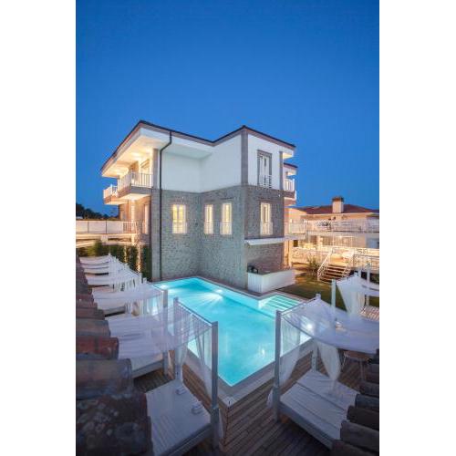 Cunda Pur Beyaz Hotel