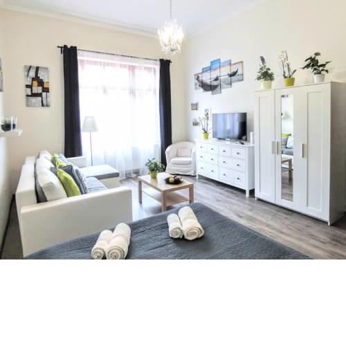 Curtis Apartment