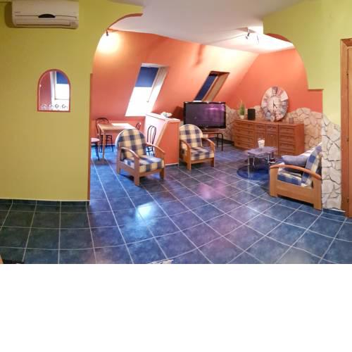Customs Square apartman