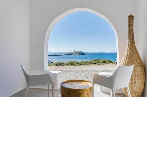 Cyano Suites