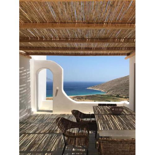 Cyclades, villa surplombant la mer