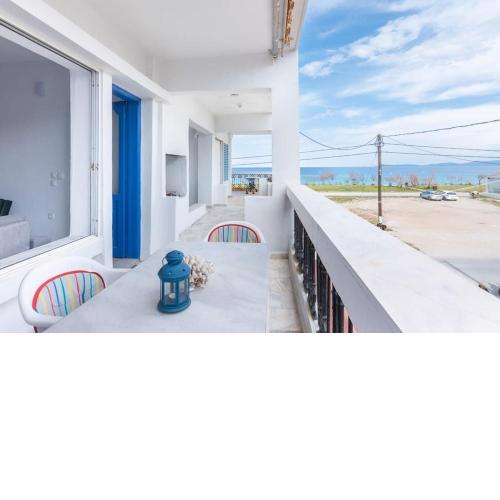 Cycladic flat with sea view and BBQ grill