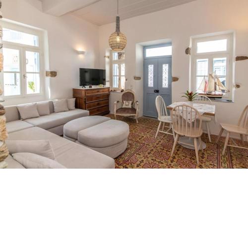 Cycladic house in the heart of Tinos city