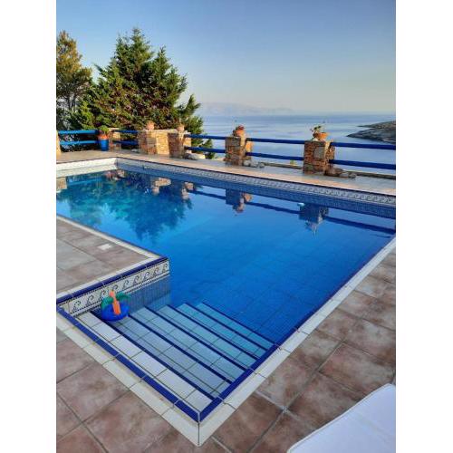 Cycladic House KRIOS with a Pool and 2min from the beach