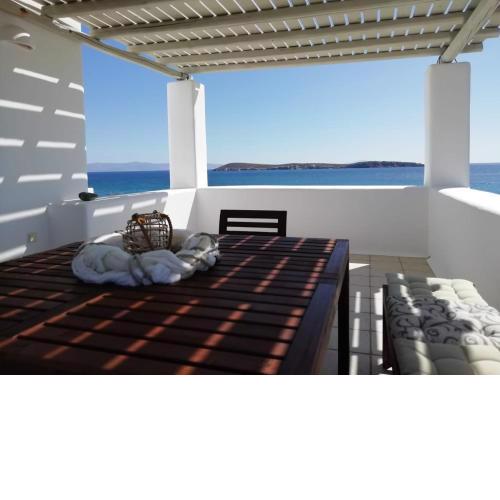 Cycladic seaside apartment