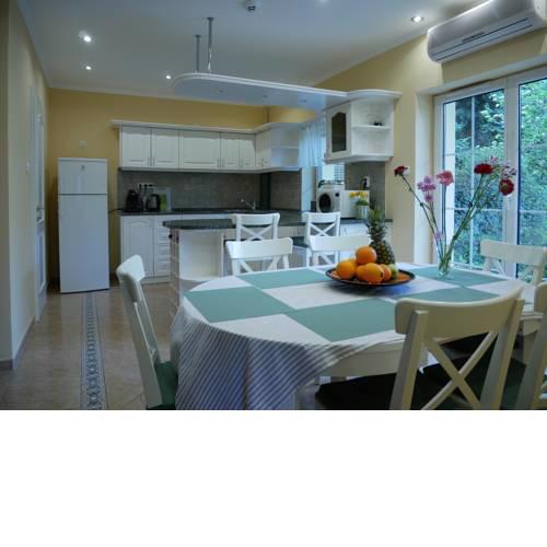 D18 Airport Apartments