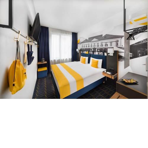 D8 Hotel