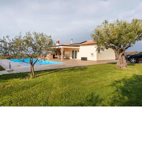 Dainty Holiday Home in Novigrad with Private Swimming Pool
