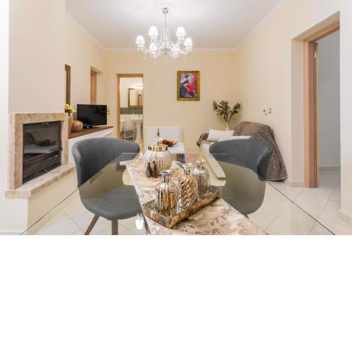 Danae Luxury Apartment