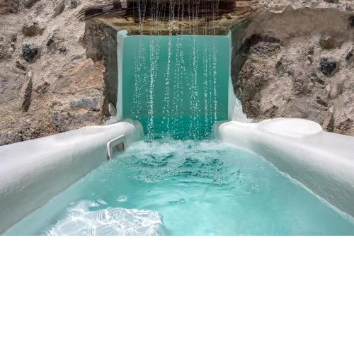 Dandy Cave Villa - Romantic Private & Luxurious - Waterfall Pool - Hot Tub -Up to 8 People
