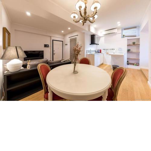 “D’Azeglio N.9” Luxury Panoramic Flat with Kitchen