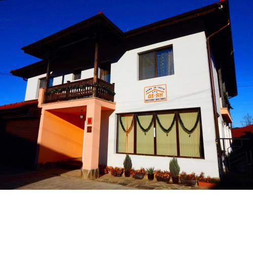 DE-YAN Guest House