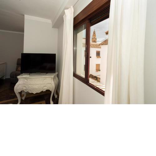DEANES ROOMS