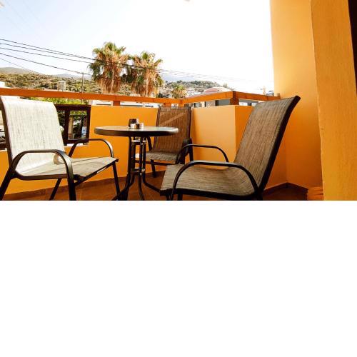 Dedalos n2 Mountain View apartment-30 metres from the beach
