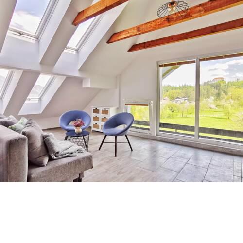 Deerwood-2-Storey Vocation Apartment with Castle view Balcony