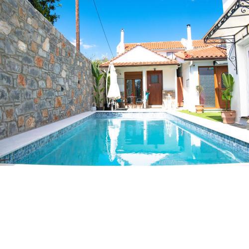 Del Sol Suites