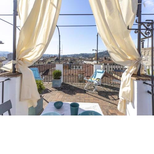 Delightful Apartment in San Frediano with Balcony
