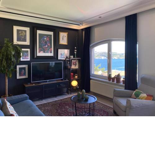 Delightful Apartment with Backyard and Bosphorus View in Uskudar