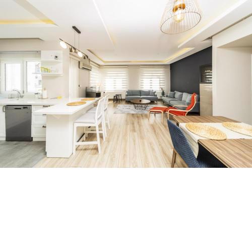Delightful Flat with Shared Pool in Konyaalti