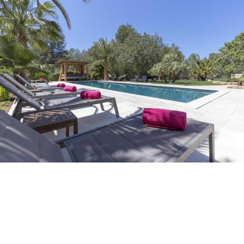 Delightful Restored Ibizan Finca 4 Bedrooms Finca Bonito Outdoor Chill Out A few minutes Drive to Restaurants Santa Gertrudis
