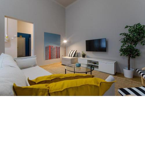 Delux Apartment In City Center.