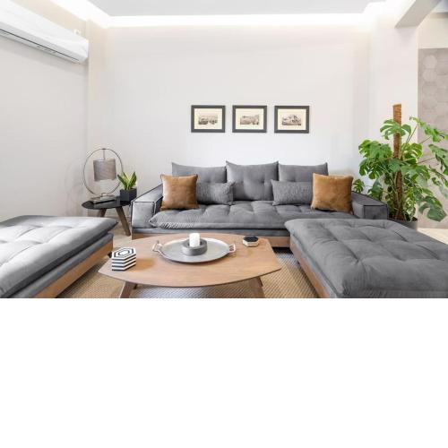 Deluxe 3-BDRM Urban-industrial Apt at Acropolis