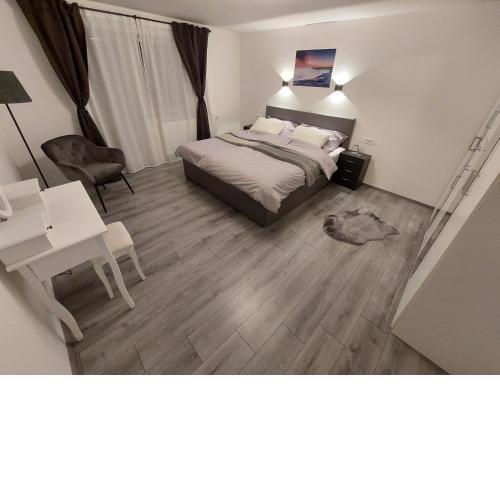 Deluxe Apartments 55