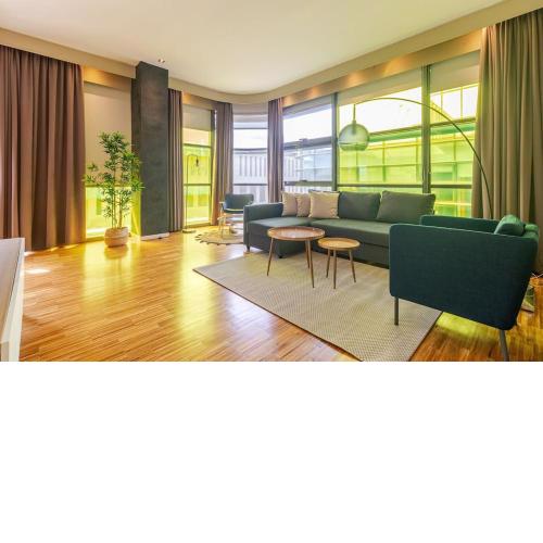 Deluxe Beach Apartment w/ Garage
