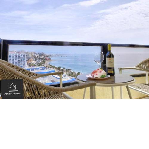 Deluxe Beachside Dreams Apartment WiFi Swimming Pools and Parking Lot