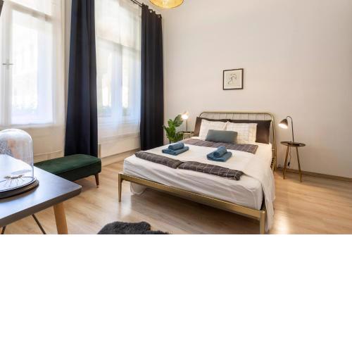 Deluxe Downtown Home by Elisabeth