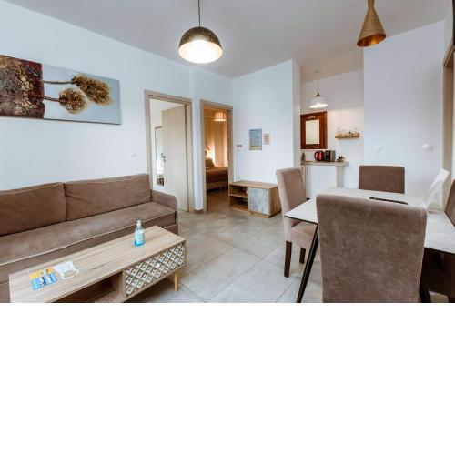 Deluxe Hotel